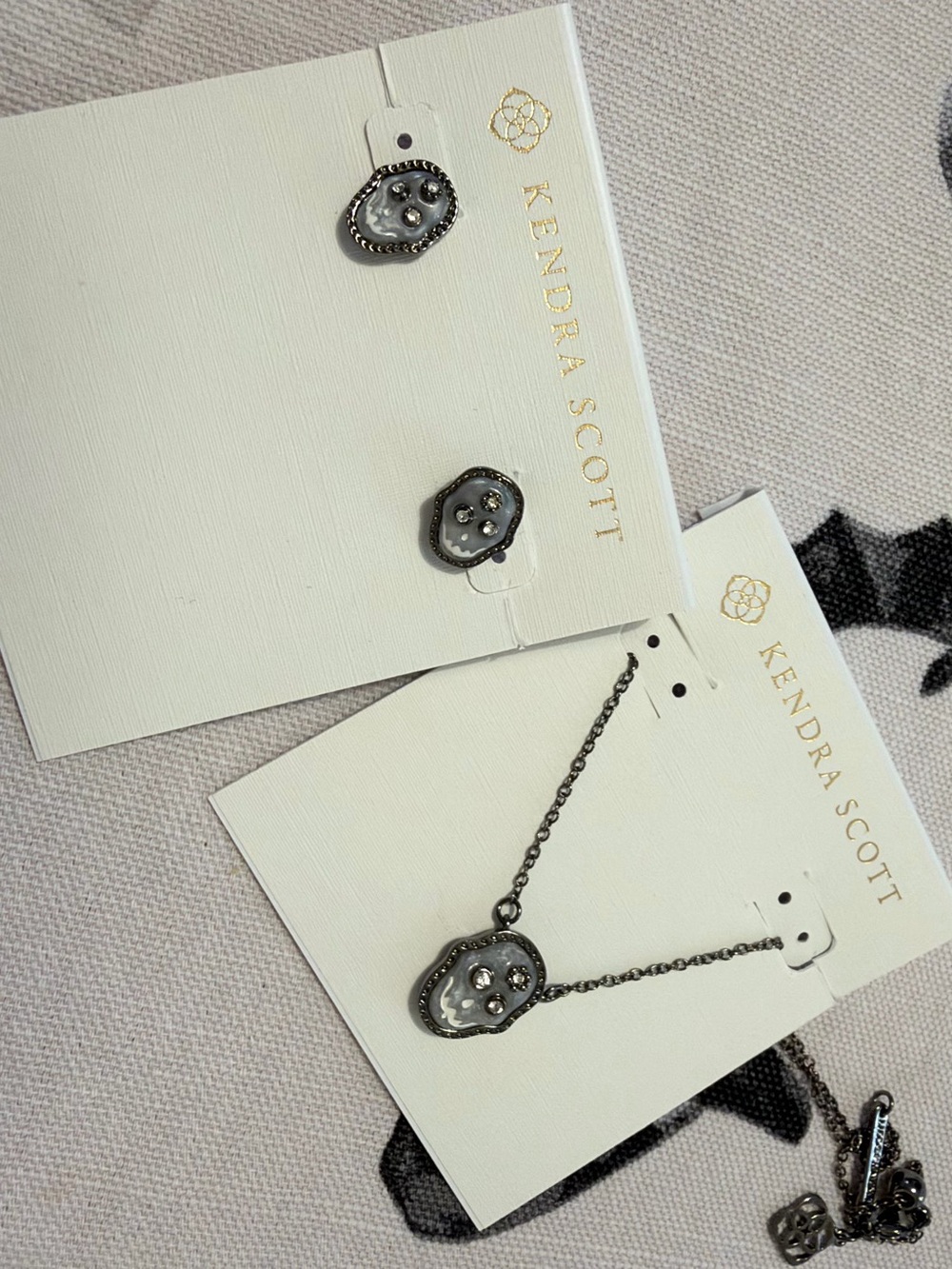 Kendra Scott Ghost Pendant Necklace and Stud Earrings Set Gray Jewelry Set NWT